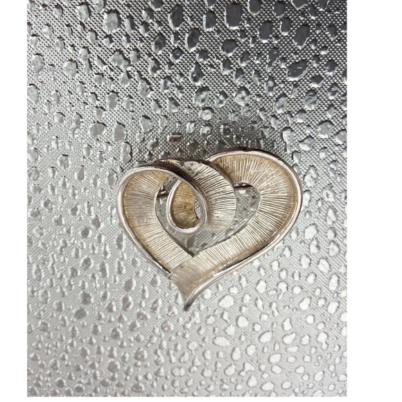 Vintage 1980s Heart Shaped Brooch Silver Tone Abstract Open Work Retro Pin - Picture 3 of 4